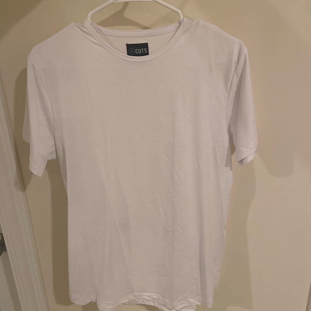 Men's Cuts Clothing AO Curve-Hem Tee